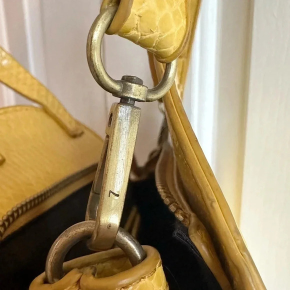 Street Level circle crossbody faux leather Croc tote bag purse. Yellow - Picture 7 of 16